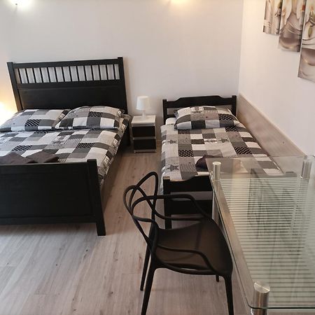 Apartmán A-Piramida Vratislav Exteriér fotografie
