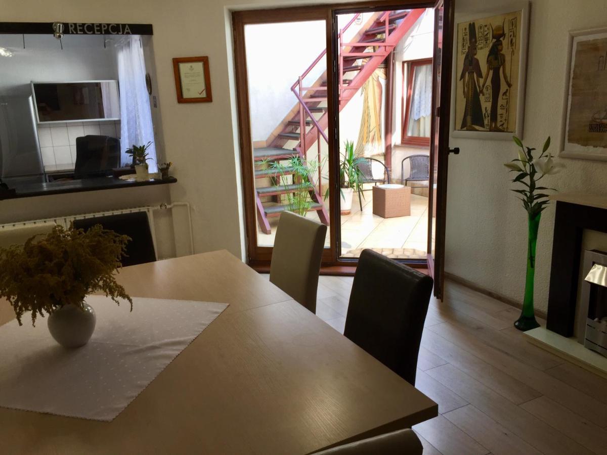 Apartmán A-Piramida Vratislav Exteriér fotografie