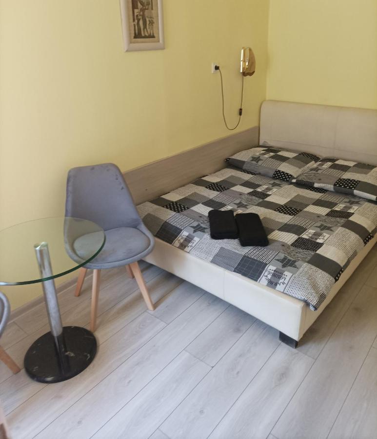 Apartmán A-Piramida Vratislav Exteriér fotografie