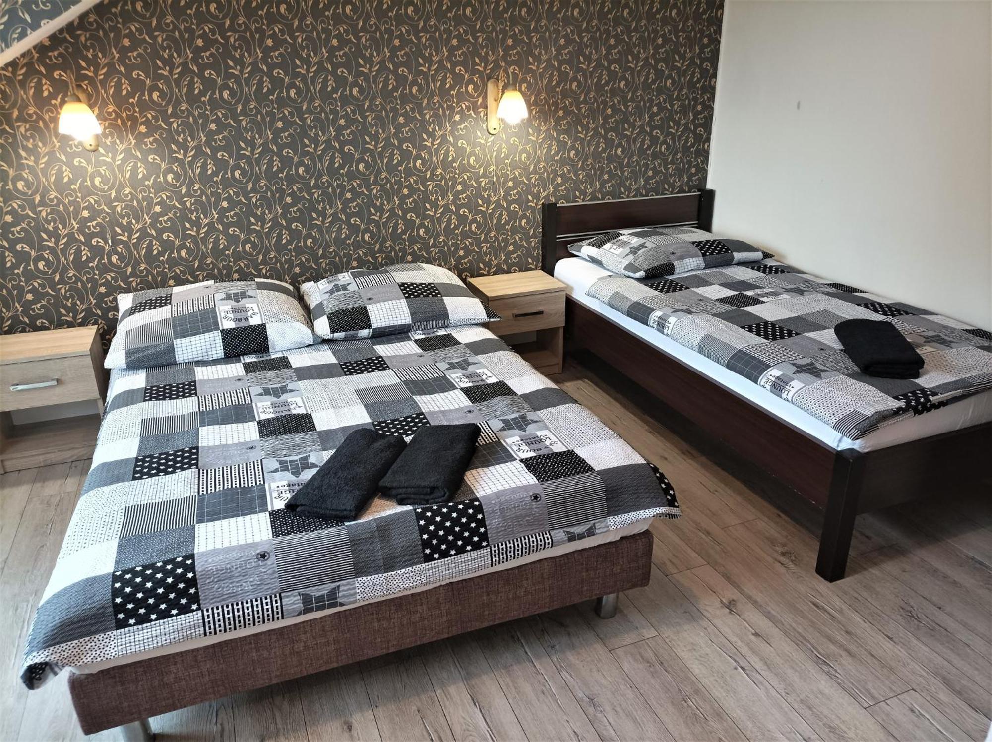 Apartmán A-Piramida Vratislav Exteriér fotografie